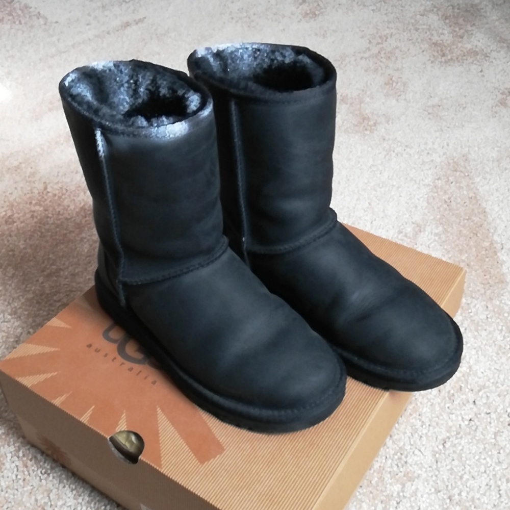 Classic Leather Uggs - Picture 1 of 6